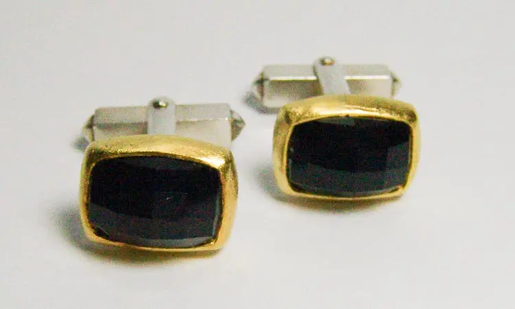 Manschettenknöpfe mit Onyx und Gold
