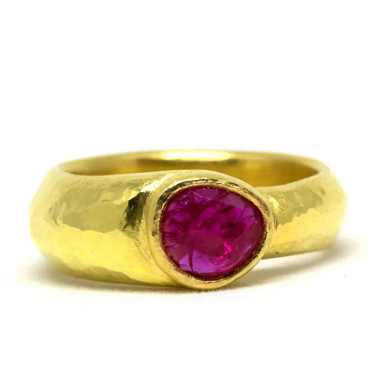 Goldring mit Rubin