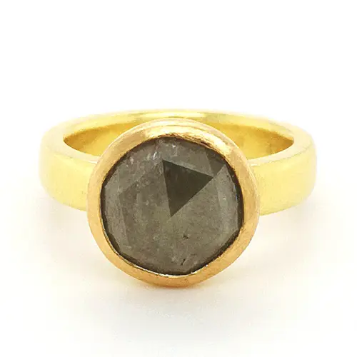 Goldring mit Diamant