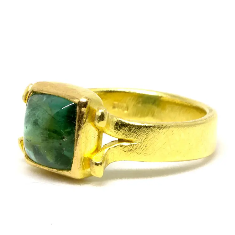 Goldgring mit Turmalin