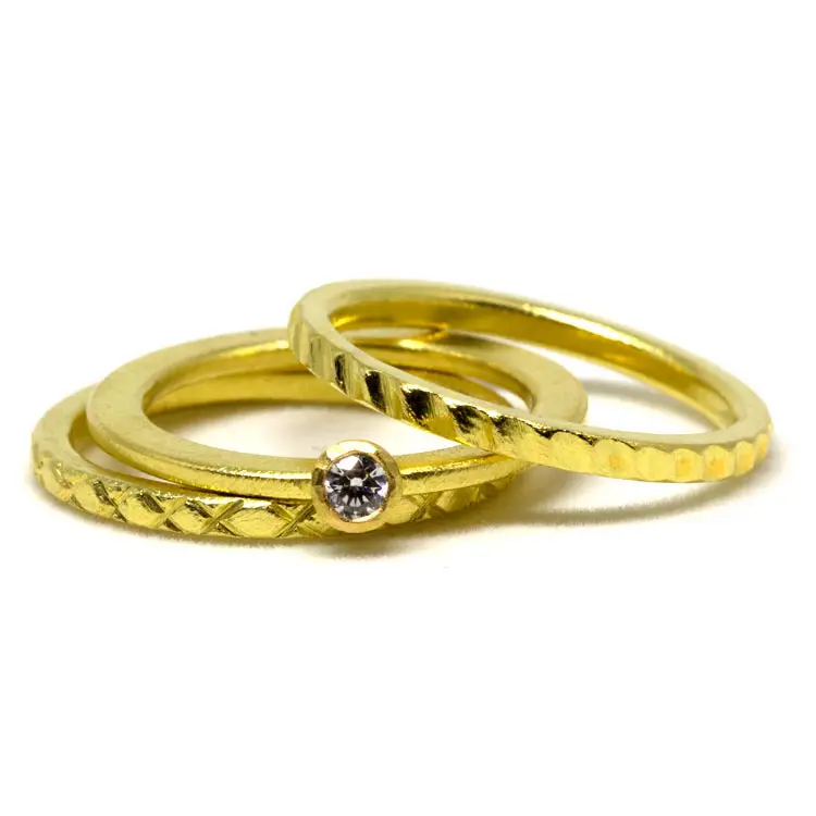 Goldring mit Diamant