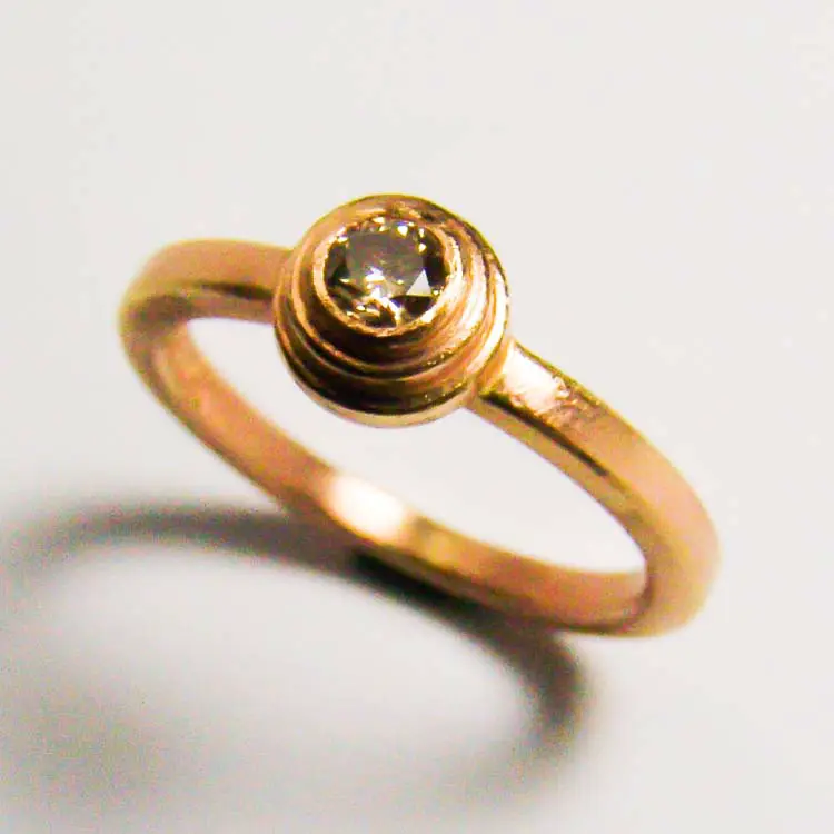Verlobungsring mit braunem Diamant